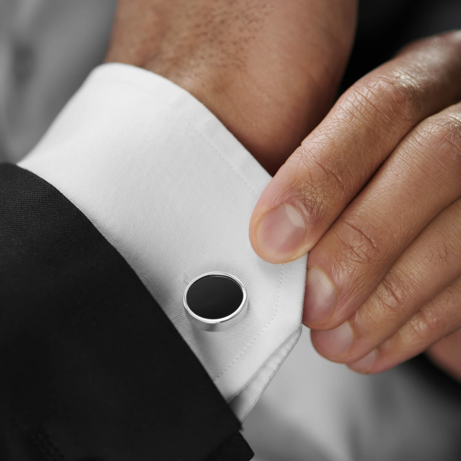 Warren Asher Round Simple Silver-Tone & Black Disc Cufflinks 2 Warren Asher Round Simple Silver-Tone & Black Disc Cufflinks - Image 2