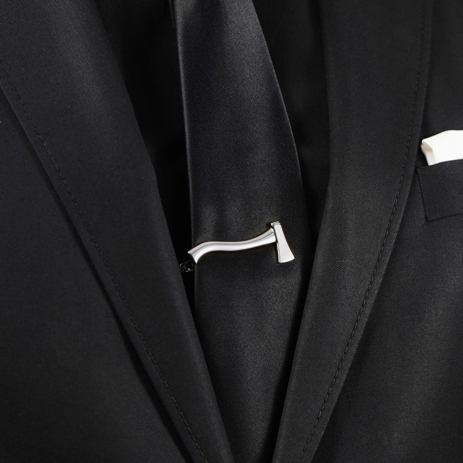 Warren Asher Silver-Tone Lumberjack’s Short Tie Clip 4 Warren Asher Silver-Tone Lumberjack’s Short Tie Clip - Image 4