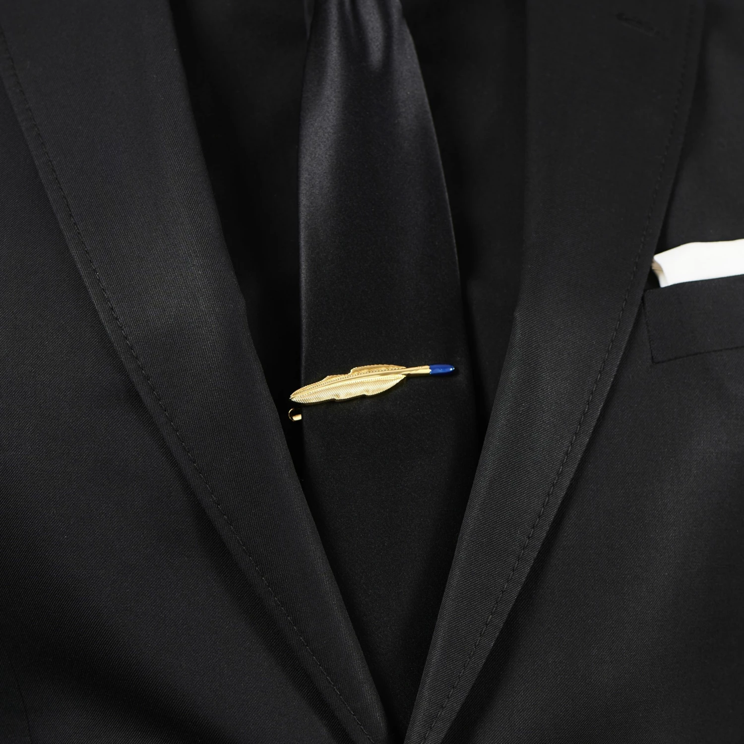Warren Asher Blue & Gold-Tone Quill Tie Clip 4 Warren Asher Blue & Gold-Tone Quill Tie Clip - Image 4